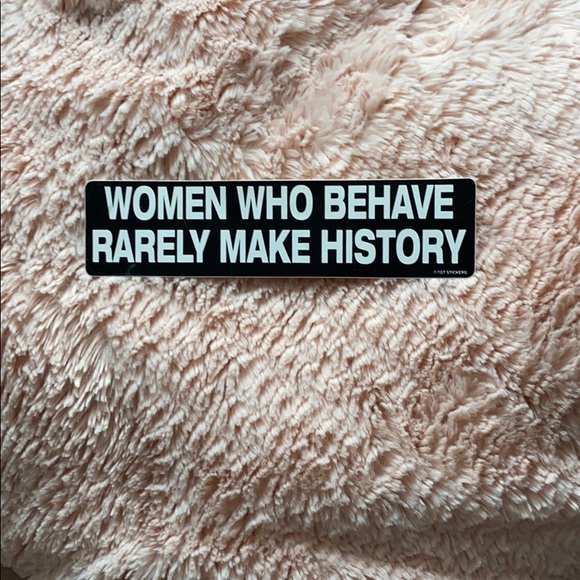 Meet your Posher, Kristen - Picture 2 of 4